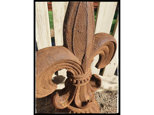 Fleur de Lis Statue